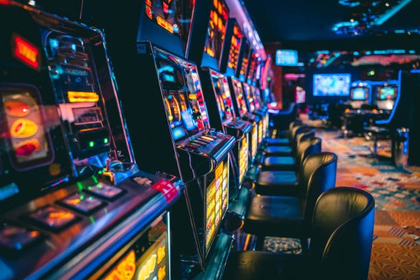 Roulette table with betting layout Roulette wheel and betting interface on cuantoto web